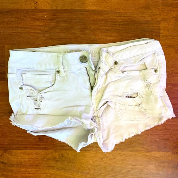 White shorts - Picture 1 of 4